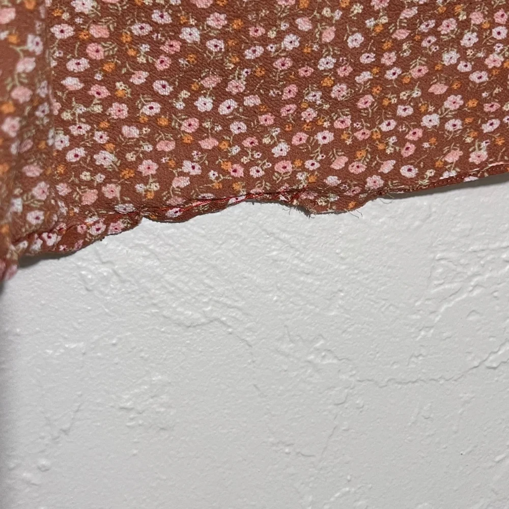 SO SHORT SLEEVE BLOUSE BROWN WITH FLORAL DESIGN SIZE XL - Picture 7 of 9